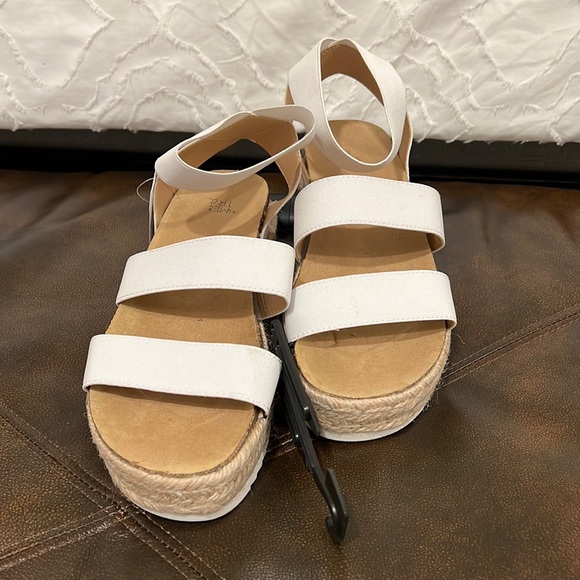 NWT Time & Tru Sandals - Picture 1 of 7